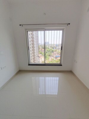 Room in 2 BHK Apartment at Runwal The Central Park, Chinchwad – for Rent
