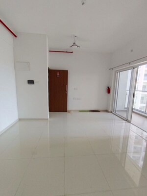 Room in 2 BHK Apartment at Runwal The Central Park, Chinchwad – for Rent