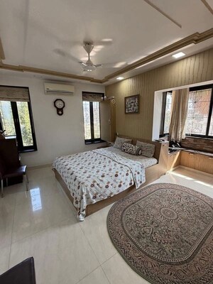 Bedroom in 2 BHK Apartment at Atlantis Apartment Versova, Versova – for Rent