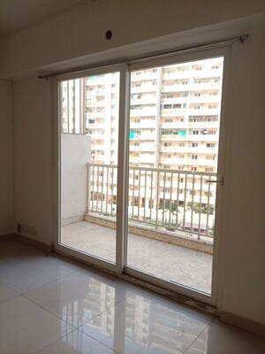 Room in 2 BHK Apartment at Saya Zion, Sector 4 Greater Noida – for Rent