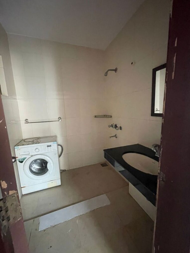 Bathroom, oberoi-realty-park-view 2 Bedroom 800 Sq.Ft. Apartment In Kandivali East Mumbai 10353531
