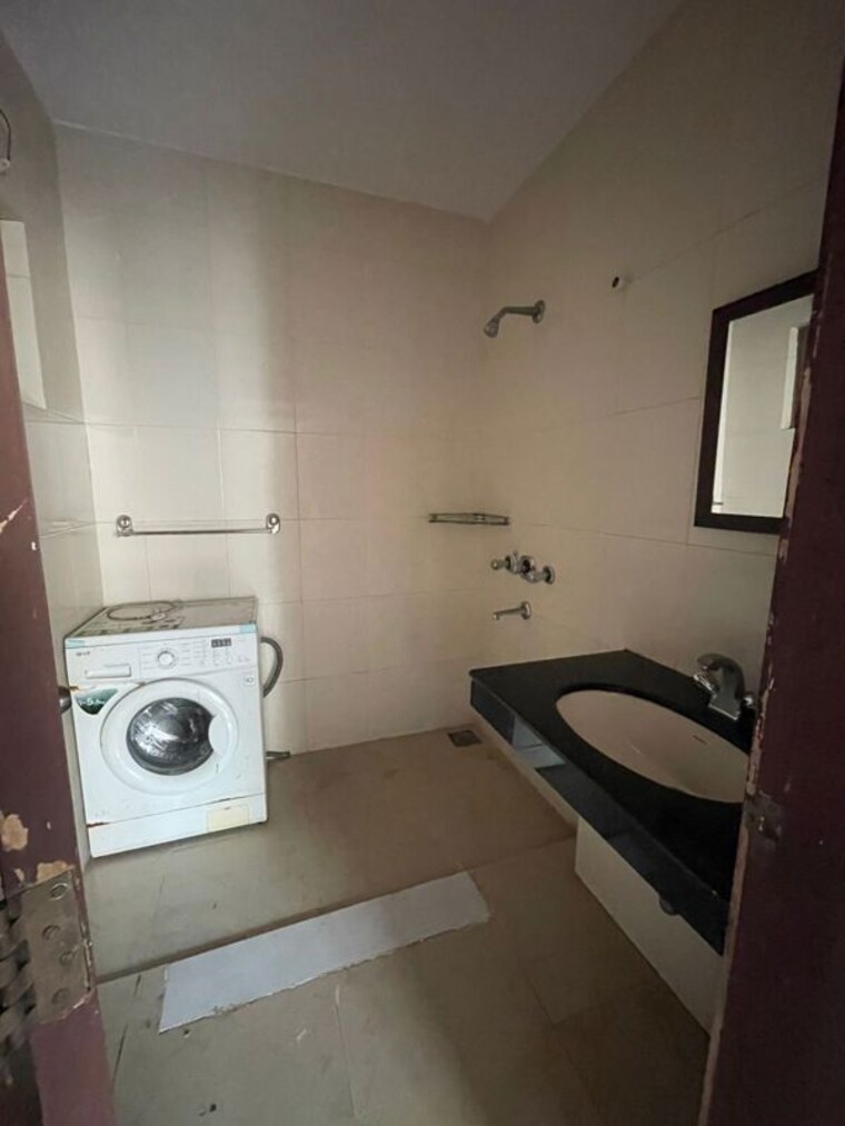 Bathroom, oberoi-realty-park-view 2 Bedroom 800 Sq.Ft. Apartment In Kandivali East Mumbai 10353531
