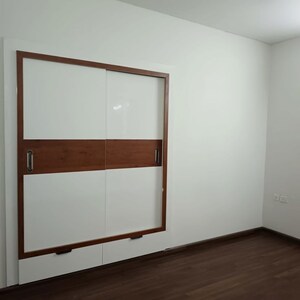 Room in 3 BHK Apartment at BPTP District, Sector 81 – for Sale