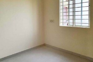 Room in 2 BHK Apartment at Salt Lake Sector V – for Rent