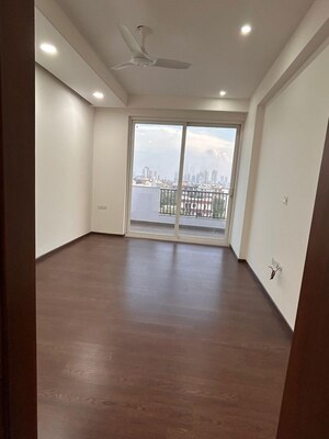 Room in 3.5 BHK Apartment at Sector 52 – for Rent
