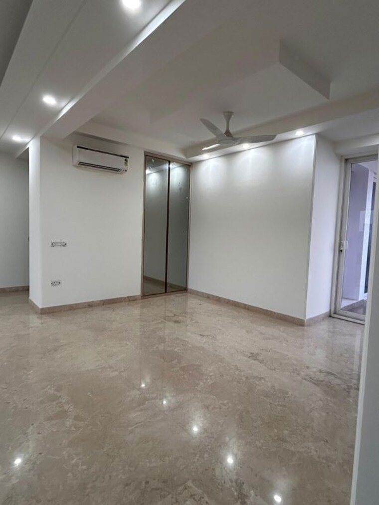 Room, sector 52 3.5 Bedroom 3100 Sq.Ft. Apartment In Sector 52 Gurgaon 10353582