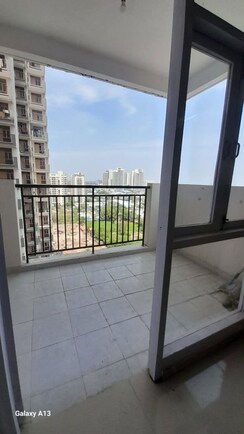 2 BHK +Apartment For Rent in Pareena Om Apartments