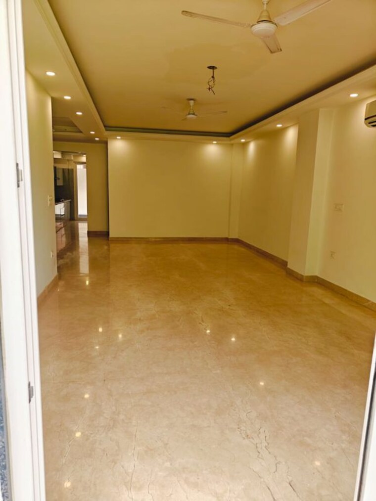 Living Room, south city 1 3.5 Bedroom 240 Sq.Yd. Builder Floor In South City 1 Gurgaon 10353596