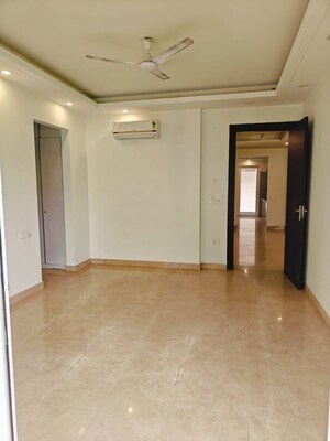 Room in 3.5 BHK Builder Floor at South City 1 – for Sale