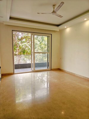 Room in 3.5 BHK Builder Floor at South City 1 – for Sale