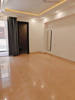 Room in 3.5 BHK Builder Floor at South City 1 – for Sale