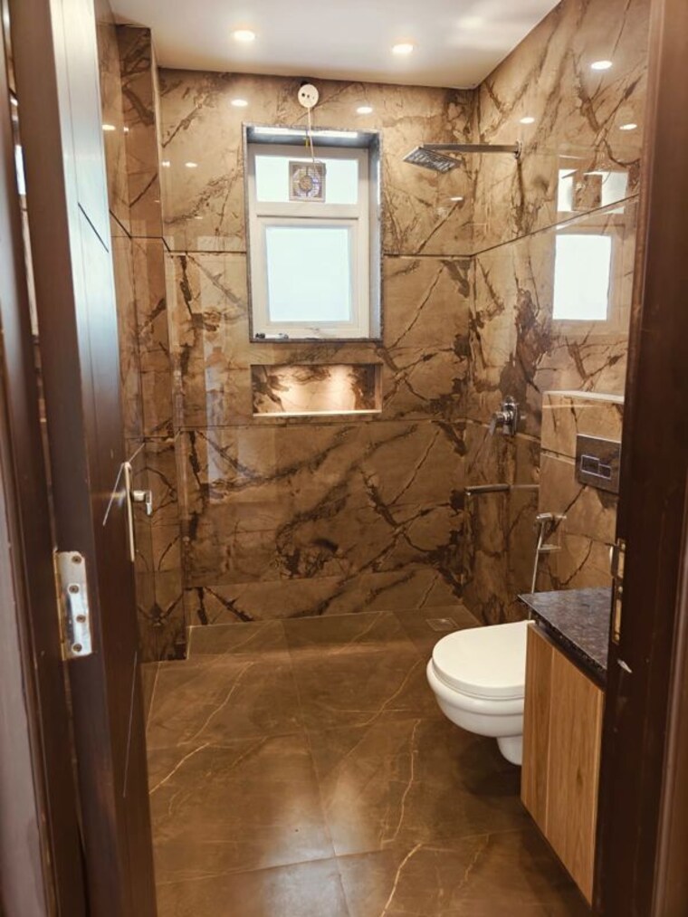 Bathroom, south city 1 3.5 Bedroom 240 Sq.Yd. Builder Floor In South City 1 Gurgaon 10353596