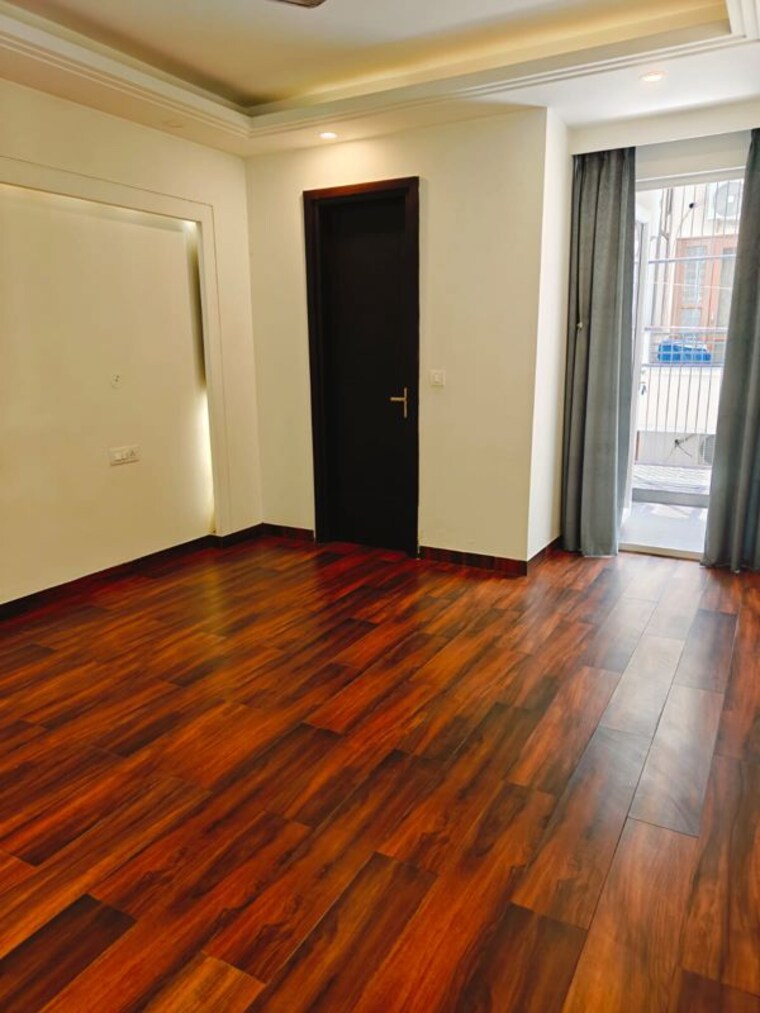 Room, south city 1 3.5 Bedroom 240 Sq.Yd. Builder Floor In South City 1 Gurgaon 10353596