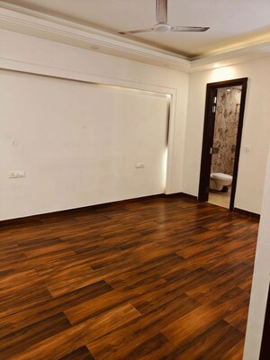 Room in 3.5 BHK Builder Floor at South City 1 – for Sale