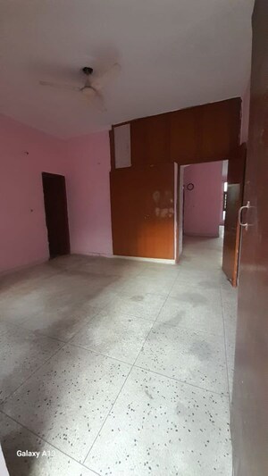 Room in 3 BHK Builder Floor at Sector 22 – for Rent