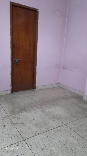 Room in 3 BHK Builder Floor at Sector 22 – for Rent