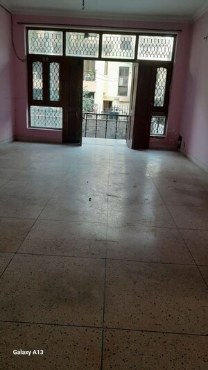 Room in 3 BHK Builder Floor at Sector 22 – for Rent