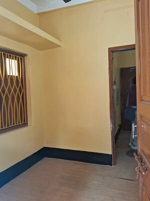Room in 2 BHK Apartment at Phoolbagan – for Rent