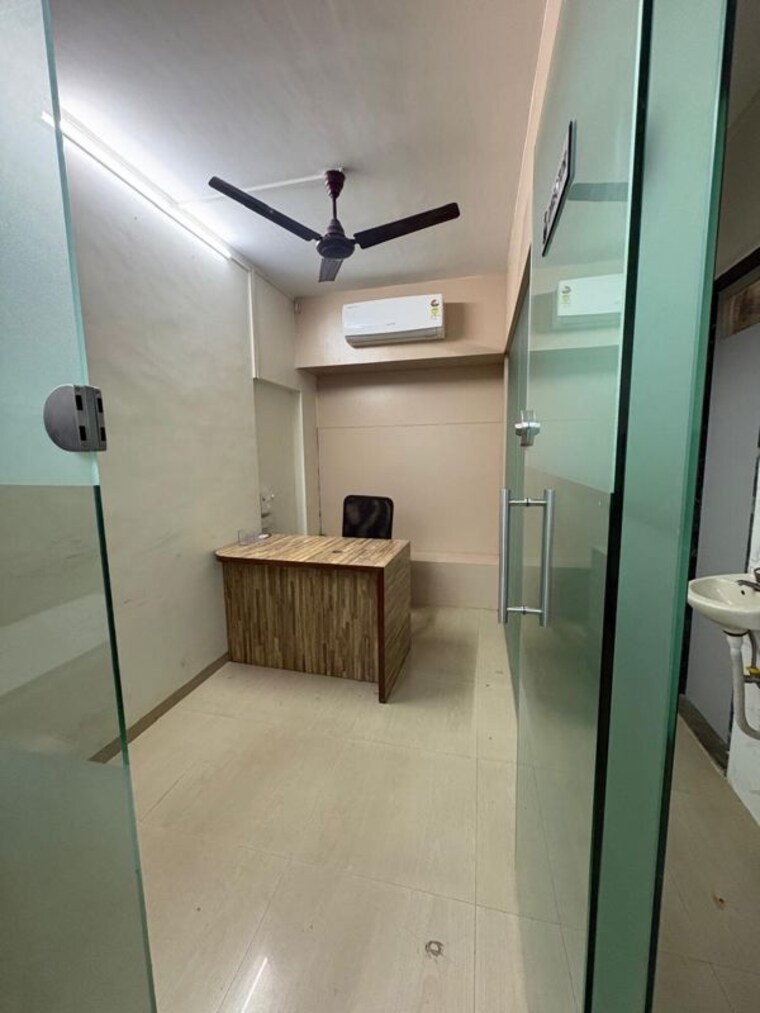 Team Area, reliable-business-centre Commercial Office Space 365 Sq.Ft. In Andheri West Mumbai 10353638