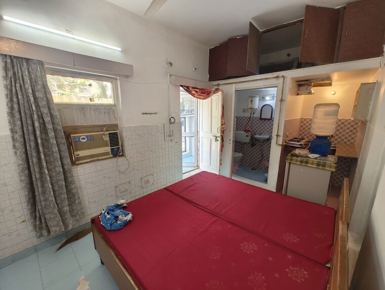 Living Room, arun-vihar Commercial Shop 150 Sq.Ft. In Sector 29 Noida 10353679