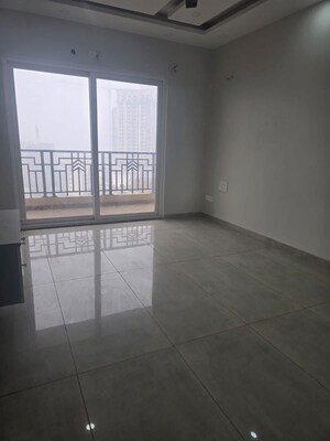Room in 3.5 BHK Apartment at ACE Parkway, Sector 150 – for Rent