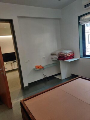 Furnished Amenities in 1 BHK Apartment at Geeta Bhavan, Breach Candy – for Rent
