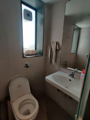 Bathroom in 1 BHK Apartment at Geeta Bhavan, Breach Candy – for Rent