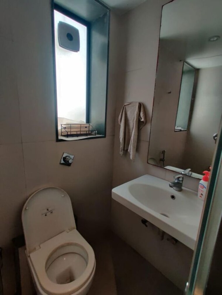 Bathroom, geeta-bhavan 1 Bedroom 650 Sq.Ft. Apartment In Breach Candy Mumbai 10353748