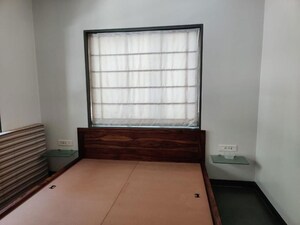 Room in 1 BHK Apartment at Geeta Bhavan, Breach Candy – for Rent