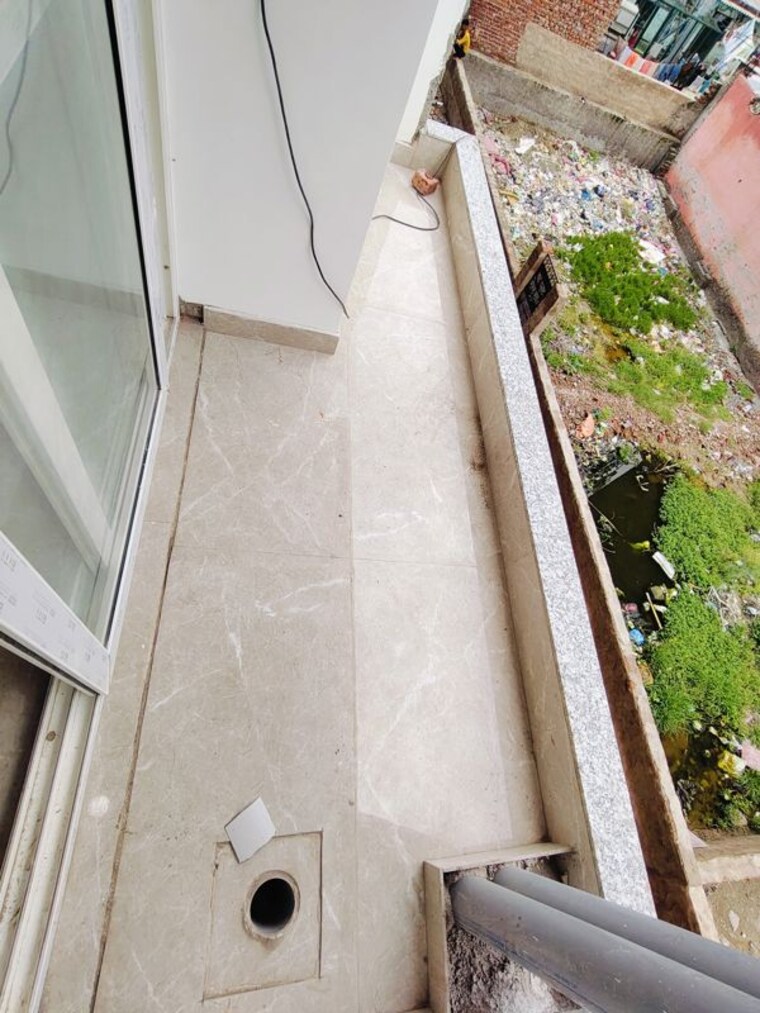 Balcony, sector 73 1 Bedroom 650 Sq.Ft. Apartment In Sector 73 Noida 10353755