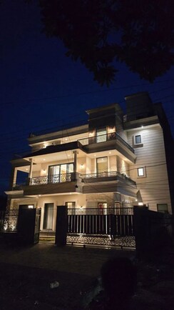 6 BHK + Basement Independent House For Sale in Sector 70