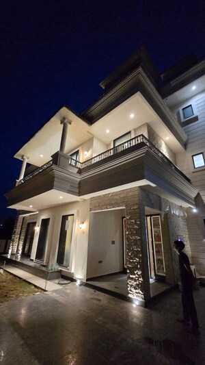 6 BHK Independent House – Exterior View View at Sector 70 - for Sale