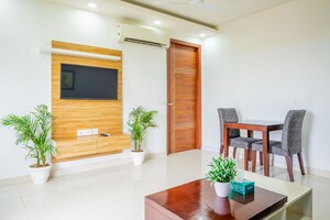 Room in 1 BHK Builder Floor at Sector 51 – for Rent