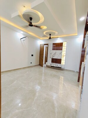 Room in 2 BHK Apartment at Sector 73 – for Sale