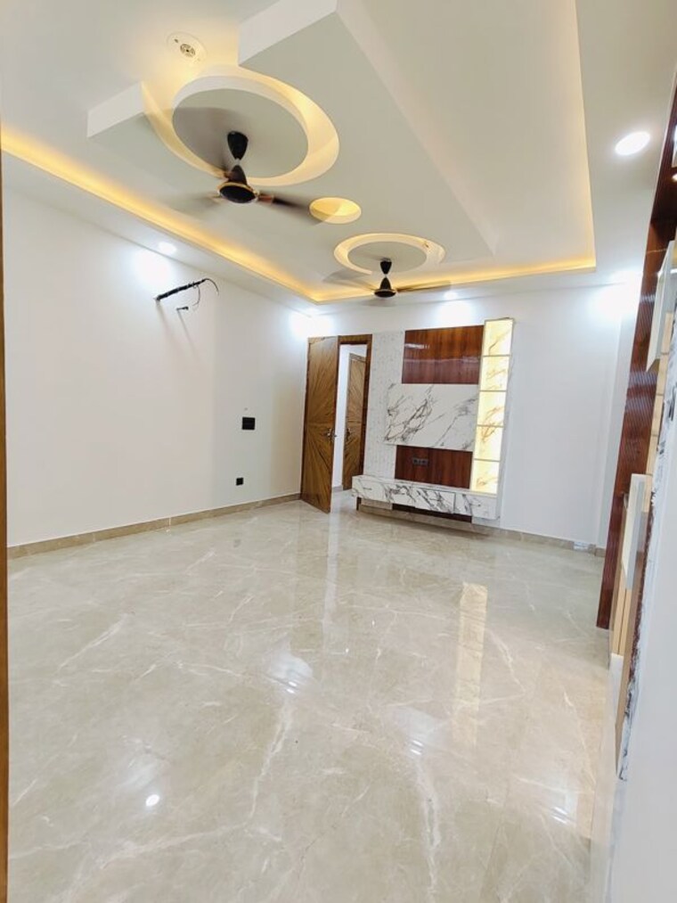Room, sector 73 2 Bedroom 1000 Sq.Ft. Apartment In Sector 73 Noida 10353785