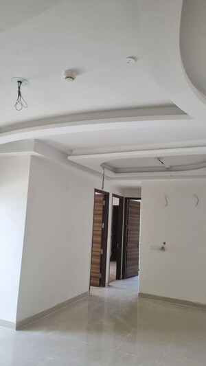 Building Lobby in 3 BHK Apartment at Samridhi Luxuriya Avenue, Sector 150 – for Rent