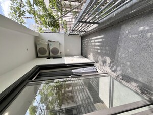 Balcony in 1 BHK Builder Floor at Sushant Lok I – for Rent
