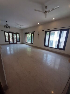 Room in 4 BHK Builder Floor at Panchsheel Park – for Rent