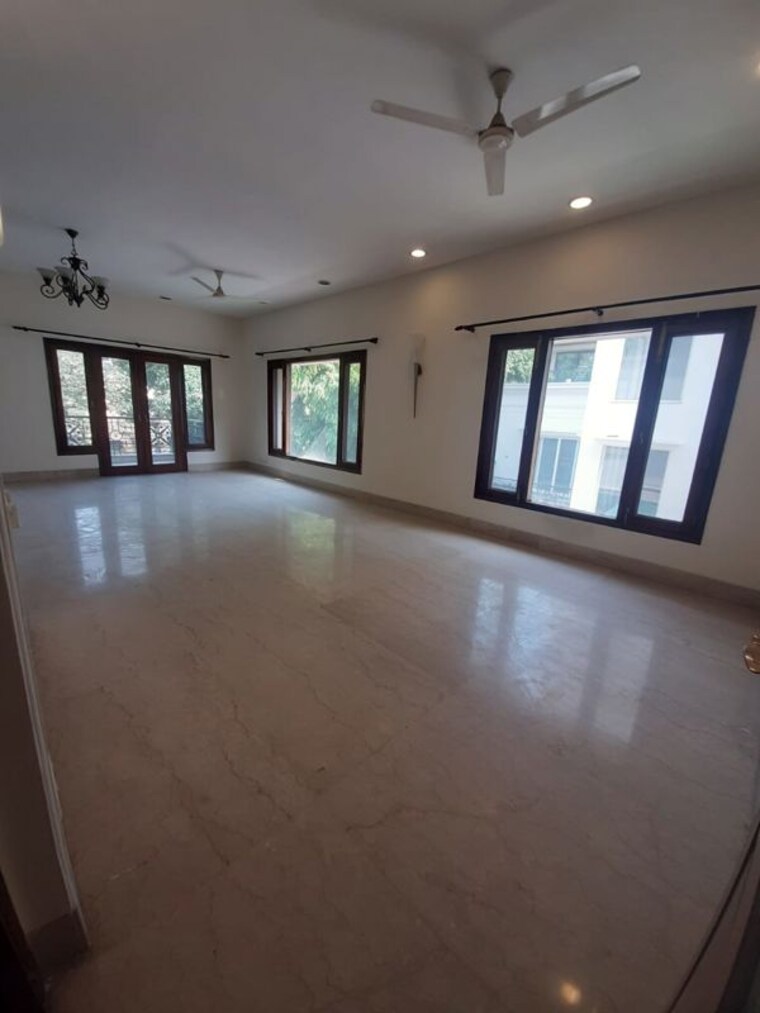 Room, panchsheel park 4 Bedroom 800 Sq.Yd. Builder Floor In Panchsheel Park Delhi 10353811