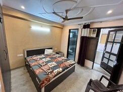 2 BHK + Extra Room Builder Floor For Rent in Sector 43