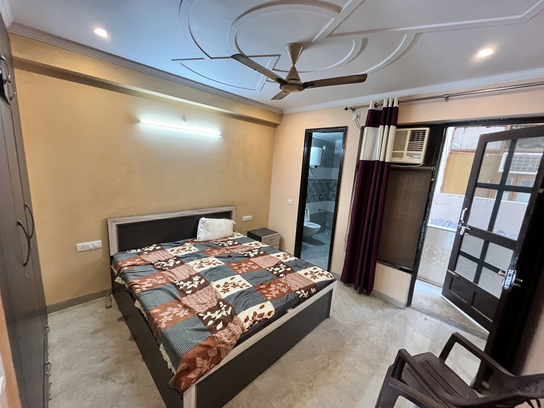 2 BHK + Extra Room Builder Floor For Rent in Sector 43
