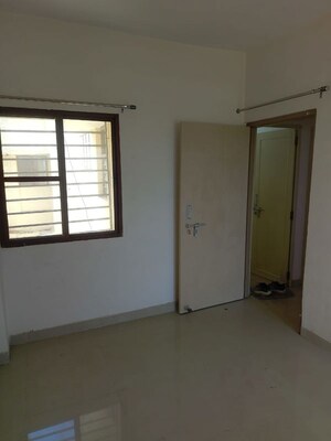 Room in 2 BHK Apartment at Maulviganj – for Rent