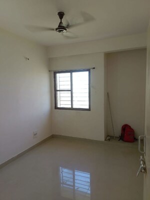 Room in 2 BHK Apartment at Maulviganj – for Rent