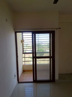 Room in 2 BHK Apartment at Maulviganj – for Rent