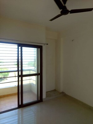 Room in 2 BHK Apartment at Maulviganj – for Rent