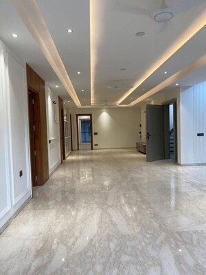 Room in 3 BHK Builder Floor at Sushant Lok I – for Rent