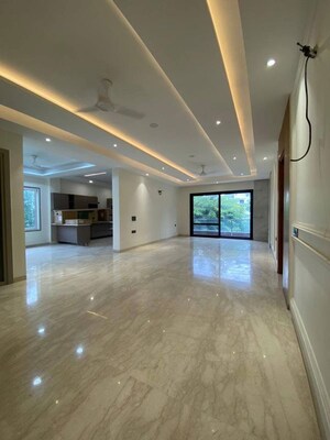 Room in 3 BHK Builder Floor at Sushant Lok I – for Rent