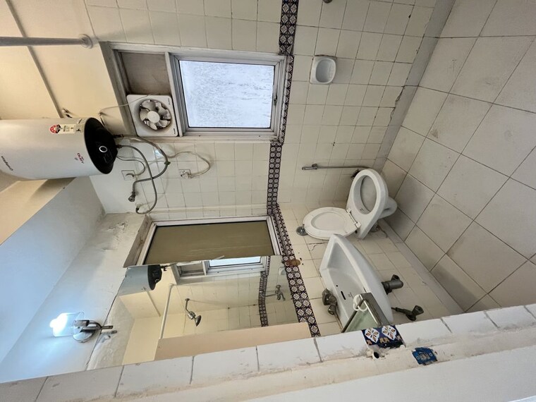 Bathroom, dlf-regency-park-i 2 Bedroom 1100 Sq.Ft. Apartment In Dlf Phase iv Gurgaon 10312474