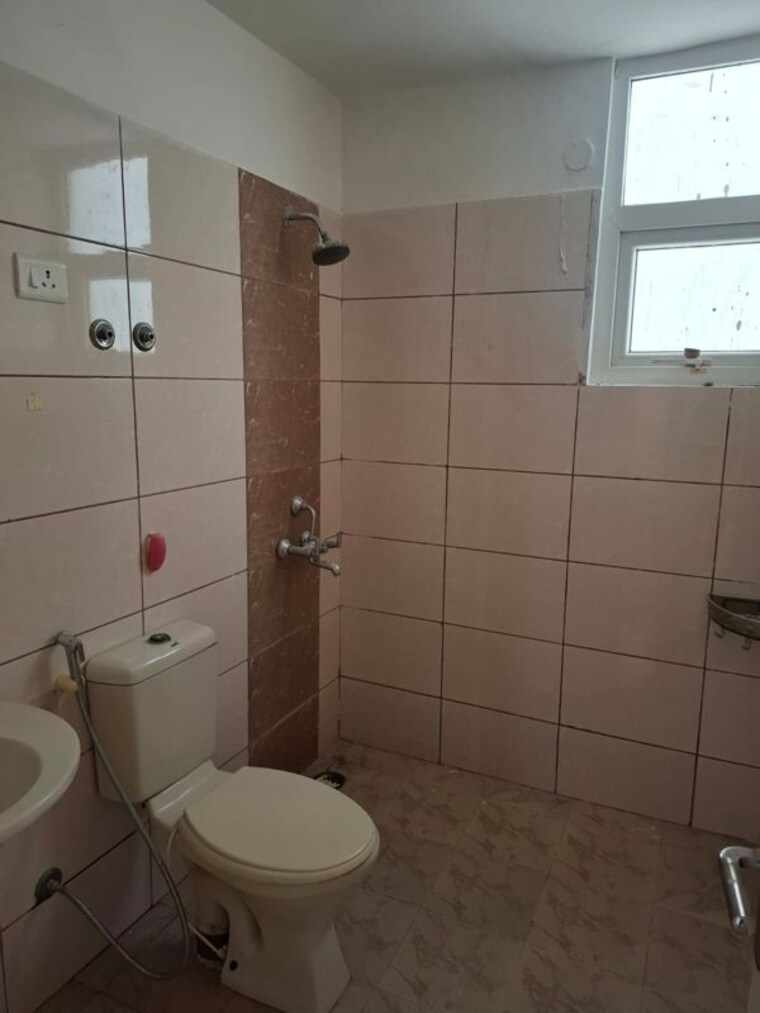 Bathroom, tulip-petals 3 Bedroom 1550 Sq.Ft. Apartment In Sector 89 Gurgaon 10353800