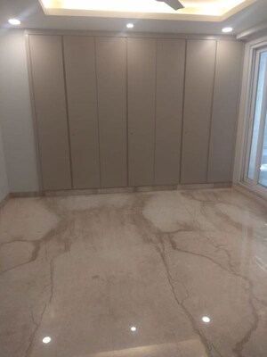 Room in 4 BHK Builder Floor at Safdarjung Development Area – for Rent